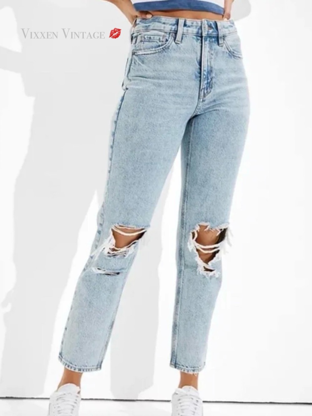 AMERICAN EAGLE OUTFITTERS 'RIPPED MOM STRAIGHT JEANS' IN BLUE BREEZE